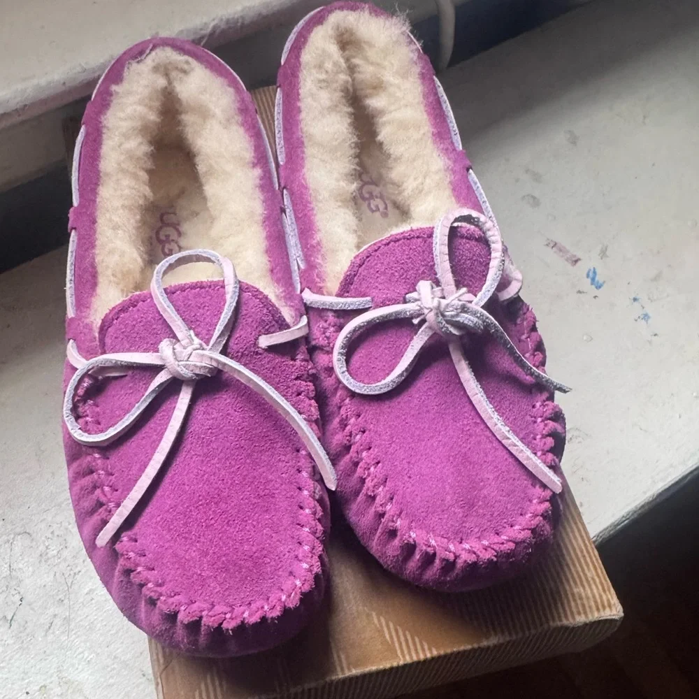 UGG kids  Magenta Moccasins Purple - Picture 4 of 5